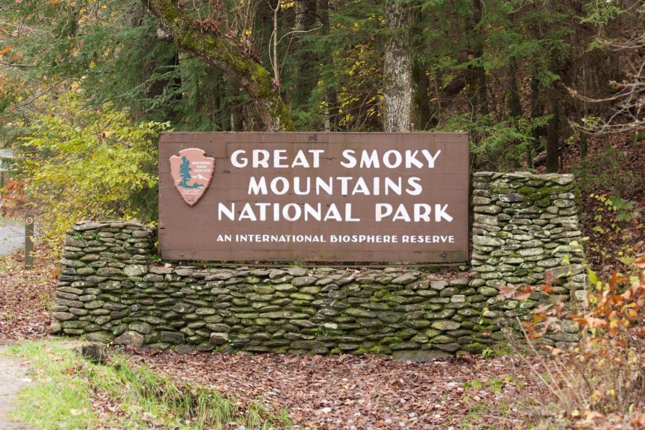 A Stones Throw, You Get 1089 Free Attraction Tickets Per Paid Day, Dollywood And Much More! Pigeon Forge Exterior foto